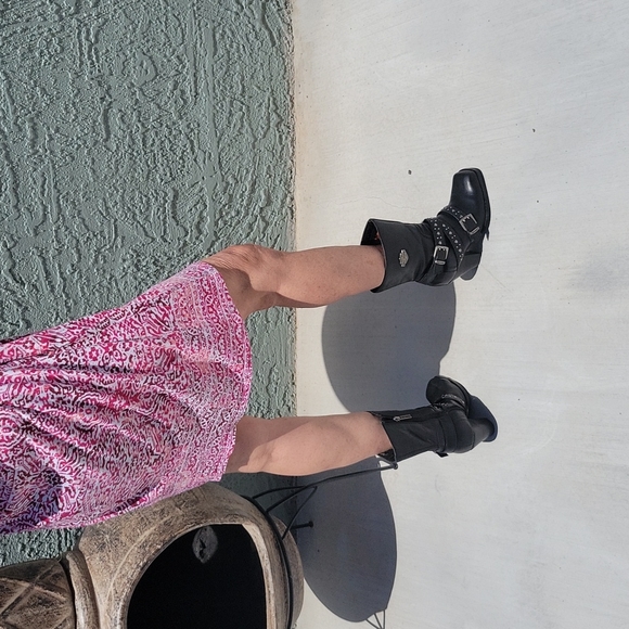 Harley Davidson boots kicking heels! - Picture 5 of 16